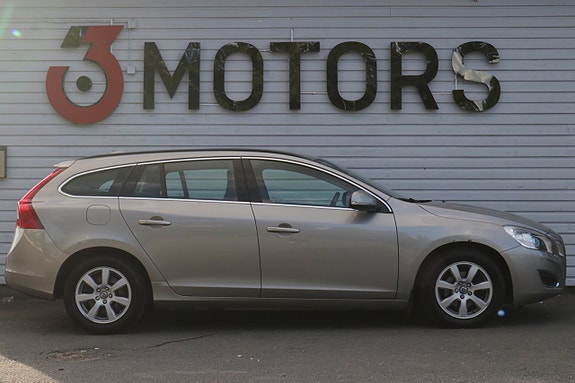 Volvo V60 2 of 14