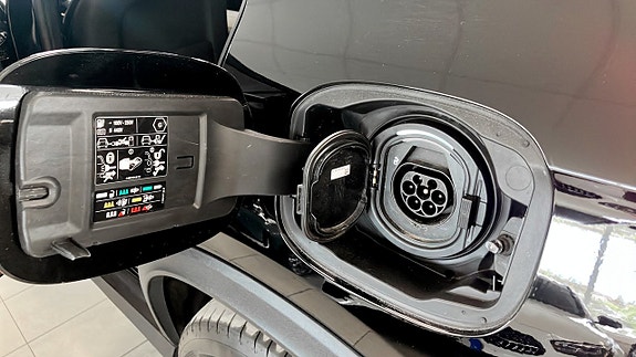 Mercedes-Benz GLC300 de 24 of 26