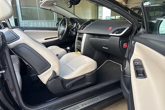 Peugeot 207 CC 17 of 21