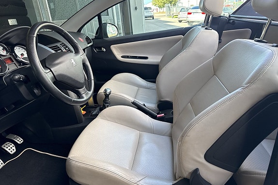 Peugeot 207 CC 13 of 21