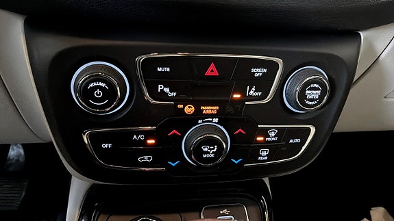Jeep Compass 15 of 23