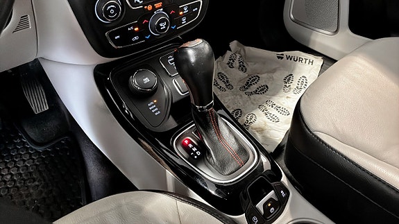 Jeep Compass 17 of 23