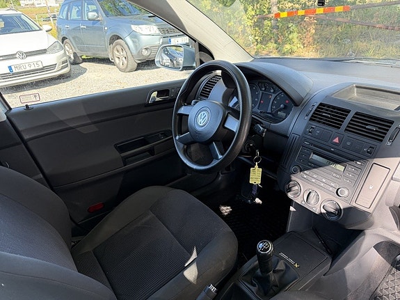 Volkswagen Polo 9 of 19