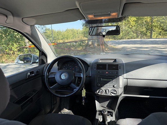 Volkswagen Polo 10 of 19