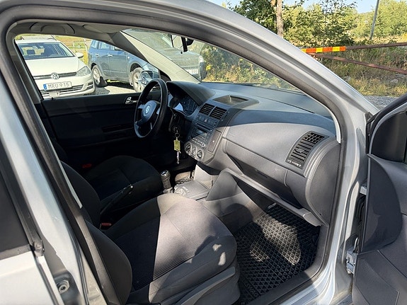 Volkswagen Polo 12 of 19