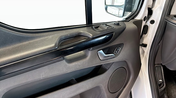 Ford Transit Custom 11 of 21
