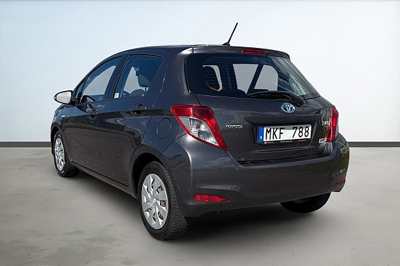 Toyota Yaris 3 of 20