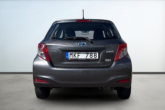 Toyota Yaris 4 of 20