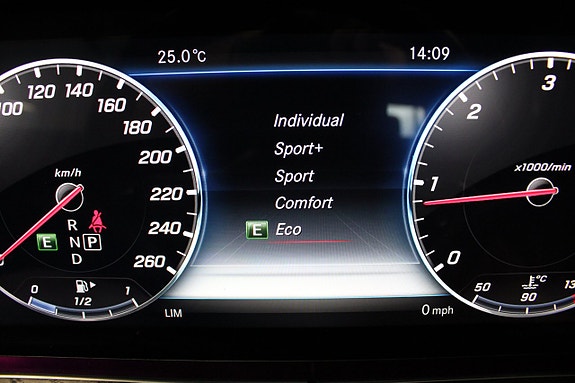 Mercedes-Benz E200 d 22 of 27