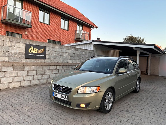 Volvo V50 3 of 23