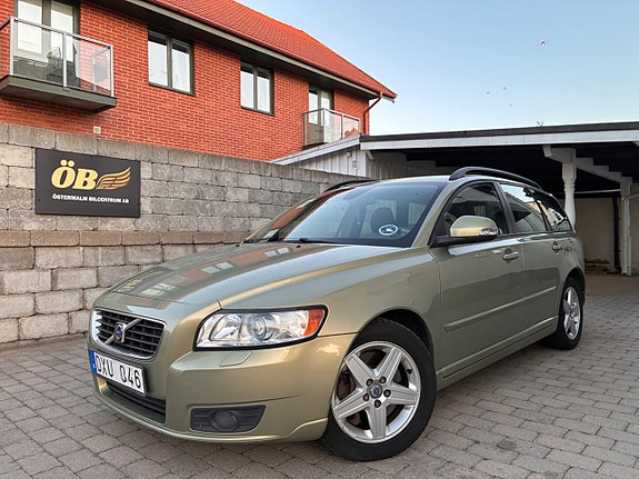 Volvo V50 2 of 23