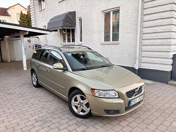 Volvo V50 4 of 23