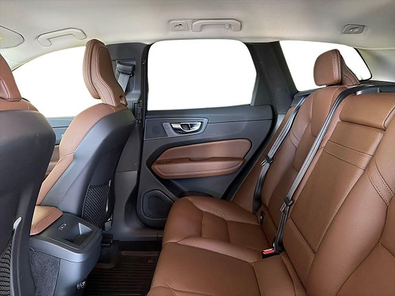 Volvo XC60 11 of 16