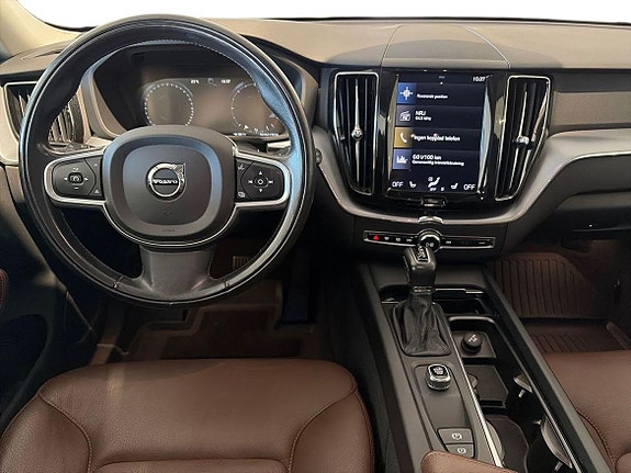 Volvo XC60 12 of 16