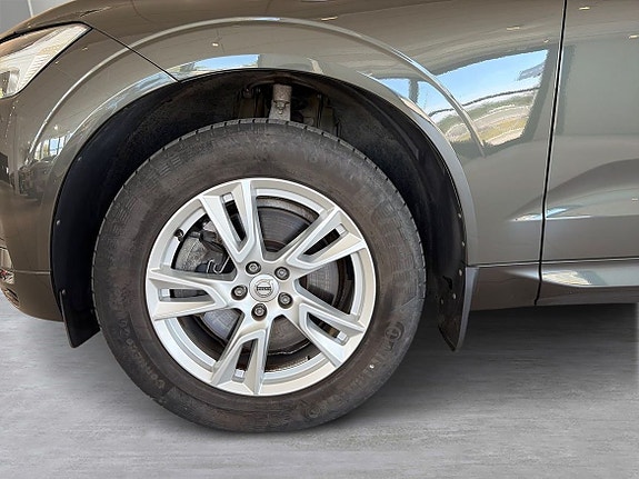 Volvo XC60 8 of 16