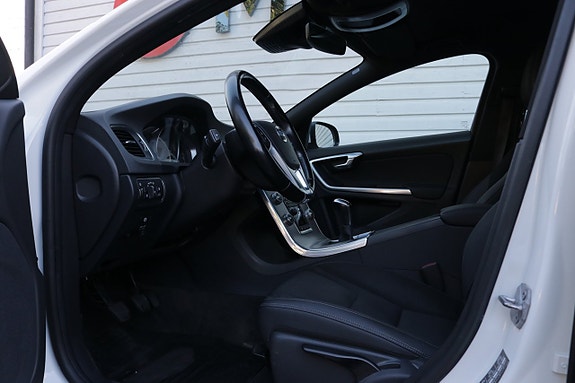 Volvo V60 9 of 15