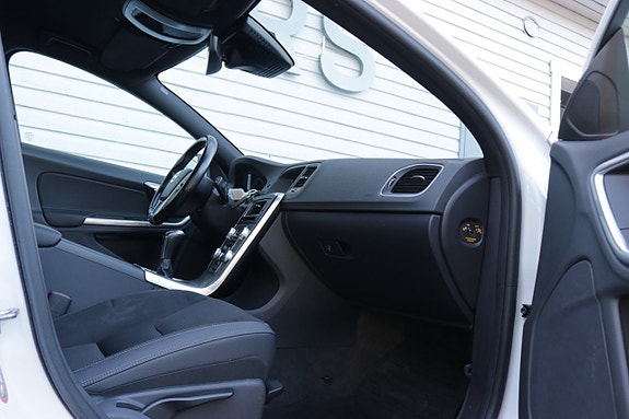 Volvo V60 5 of 15
