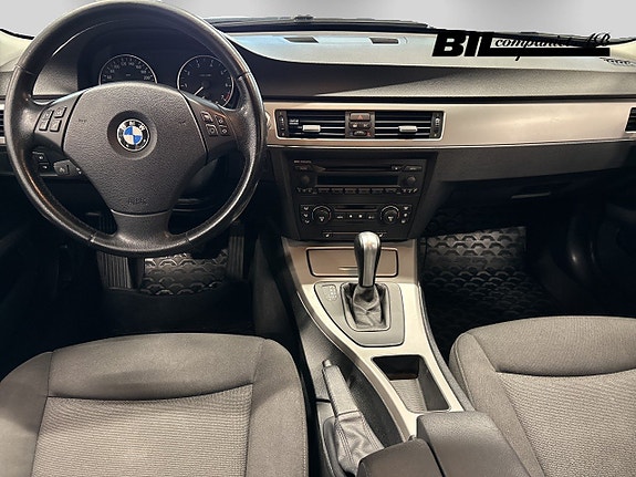 BMW 320i 10 of 15