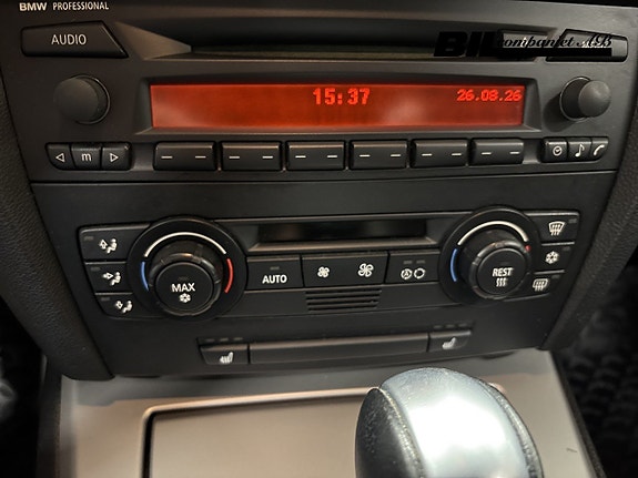 BMW 320i 14 of 15