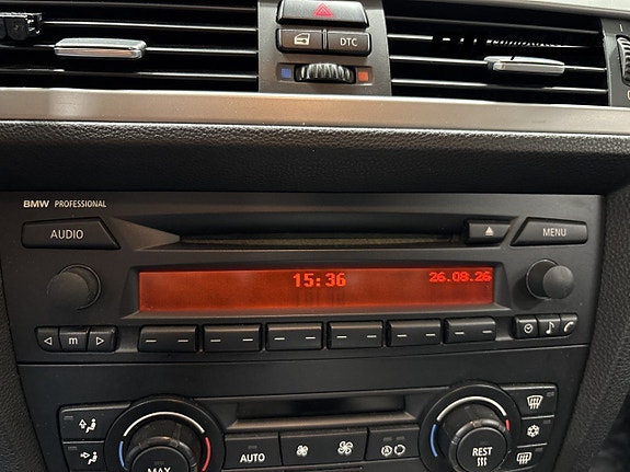 BMW 320i 12 of 15