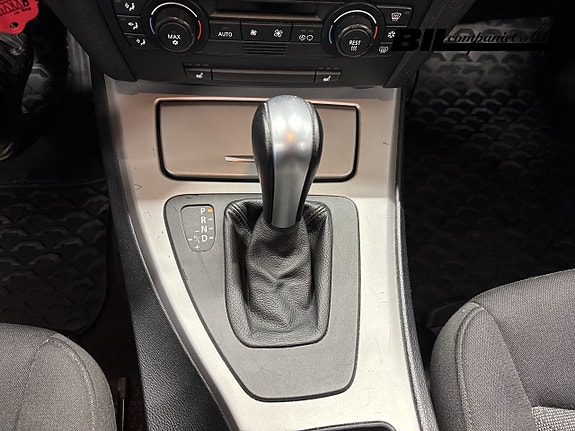 BMW 320i 13 of 15