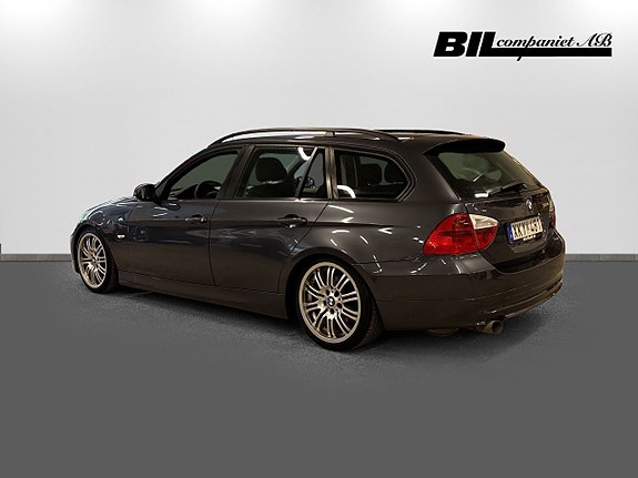 BMW 320i 5 of 15