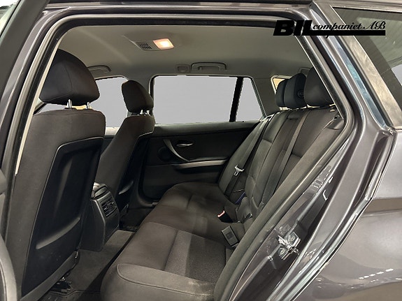 BMW 320i 9 of 15