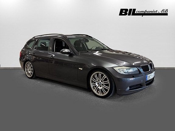 BMW 320i 3 of 15