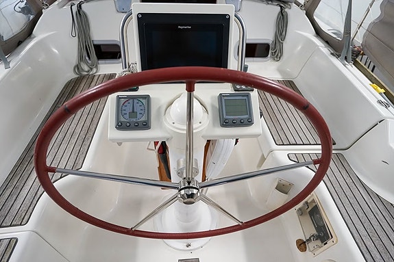 Beneteau Oceanis 31 – välutrustad och rymlig familjeseglare 4 of 13