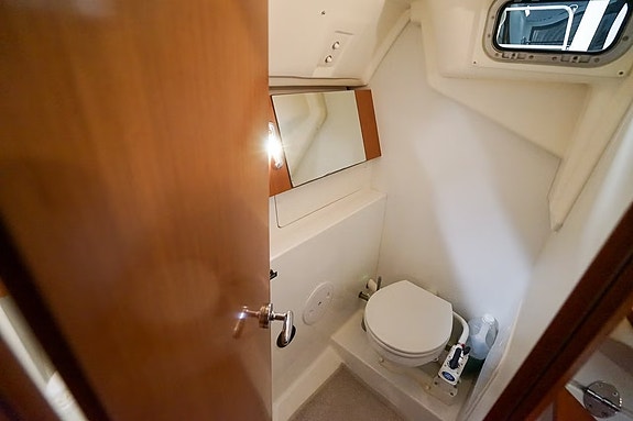 Beneteau Oceanis 31 – välutrustad och rymlig familjeseglare 10 of 13