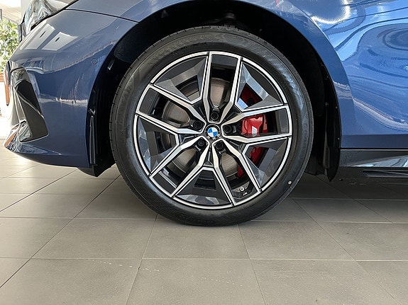 BMW i5 4 of 16