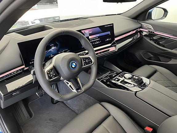 BMW i5 6 of 16