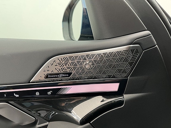 BMW i5 9 of 16