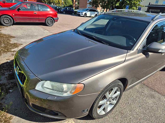 Volvo V70 4 of 6