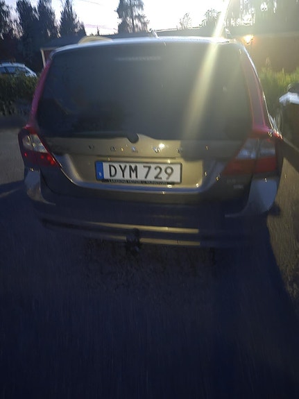 Volvo V70 2 of 6