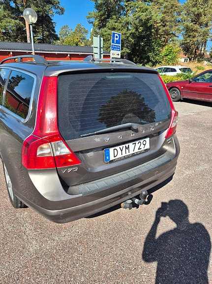 Volvo V70 3 of 6