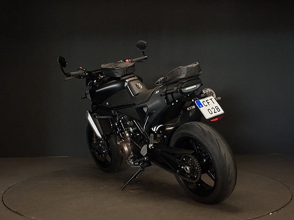 Husqvarna Svartpilen 801 - Remus slip-on samt väskor 5 of 6
