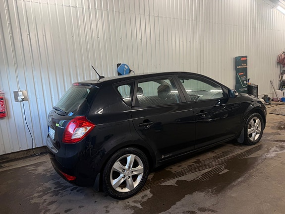 Kia Ceed 4 of 8