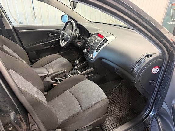 Kia Ceed 6 of 8