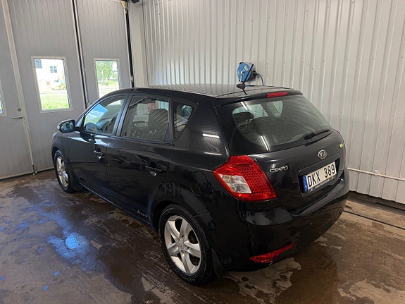 Kia Ceed 3 of 8