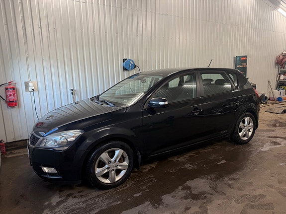 Kia Ceed 2 of 8