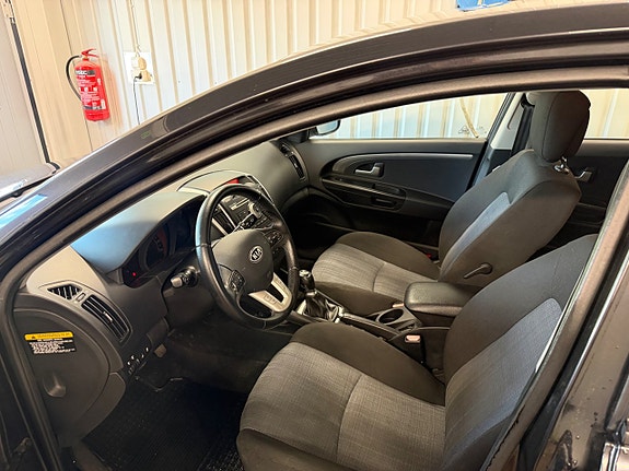 Kia Ceed 5 of 8