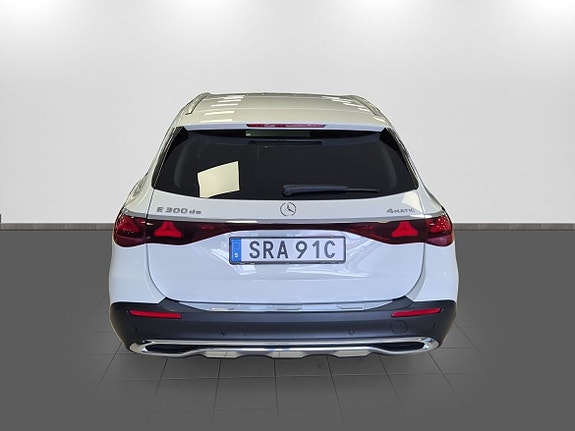 Mercedes-Benz E300 de 6 of 14