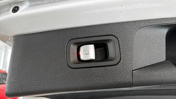 Mercedes-Benz E300 25 of 26