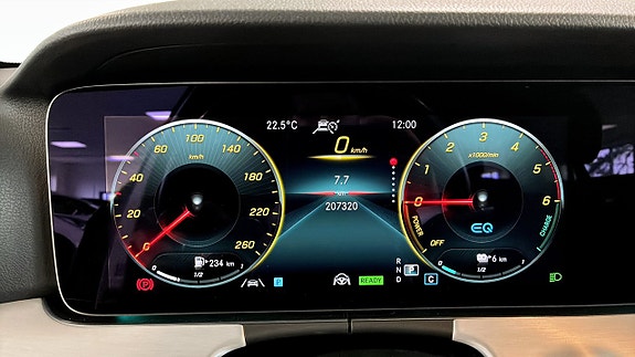 Mercedes-Benz E300 19 of 26