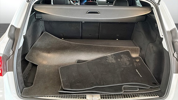 Mercedes-Benz E300 10 of 26