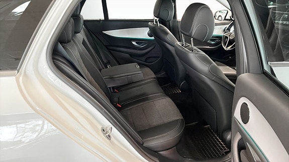 Mercedes-Benz E300 5 of 26
