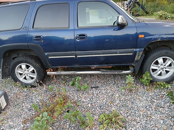 Chevrolet Tahoe 2 of 7