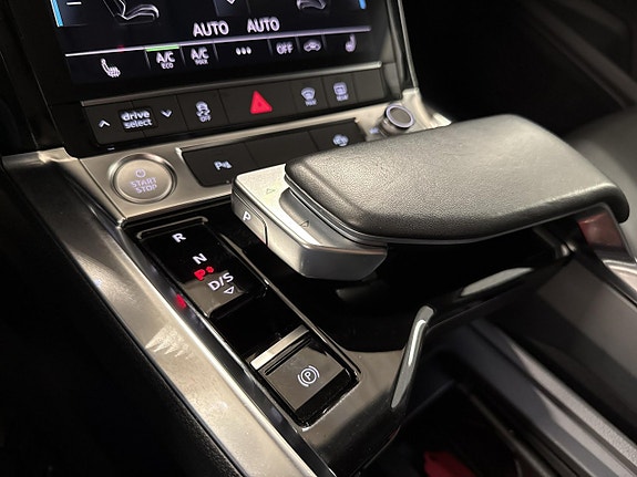 Audi e-tron 12 of 18