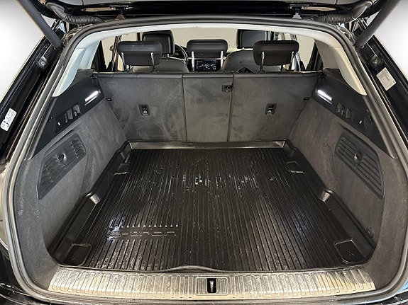 Audi e-tron 14 of 18